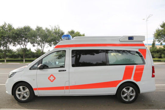 Mercedes Benz Ambulância Médica gasolina 7 lugares 4×2 branco