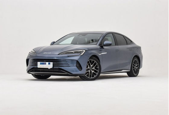 BYD Plug In Hybrid Veículo Sedan de 5 lugares Automóvel Preto Branco